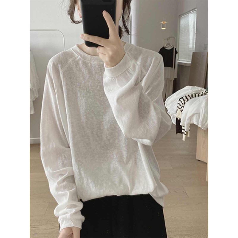 Women's Korean-Style White Long-Sleeve Round Neck Base Layer Top for Autumn/Winter - New Arrival, Loose Fit.