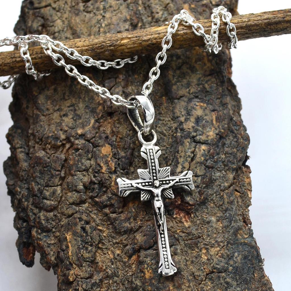 Collana Con Ciondolo Croce Da Uomo In Oro Con Zaffiri E Diamanti | .i