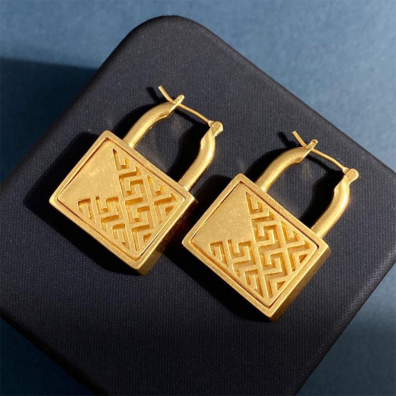 

Модные серьги-замки Medusa Metal Sense с тремя размерами Серьги-замки с бумажными буквами