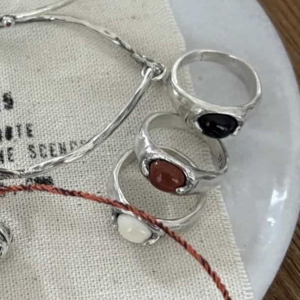 MA* Retro Geschwärztes Silber Rot & Schwarzer Achat Ring-Paar