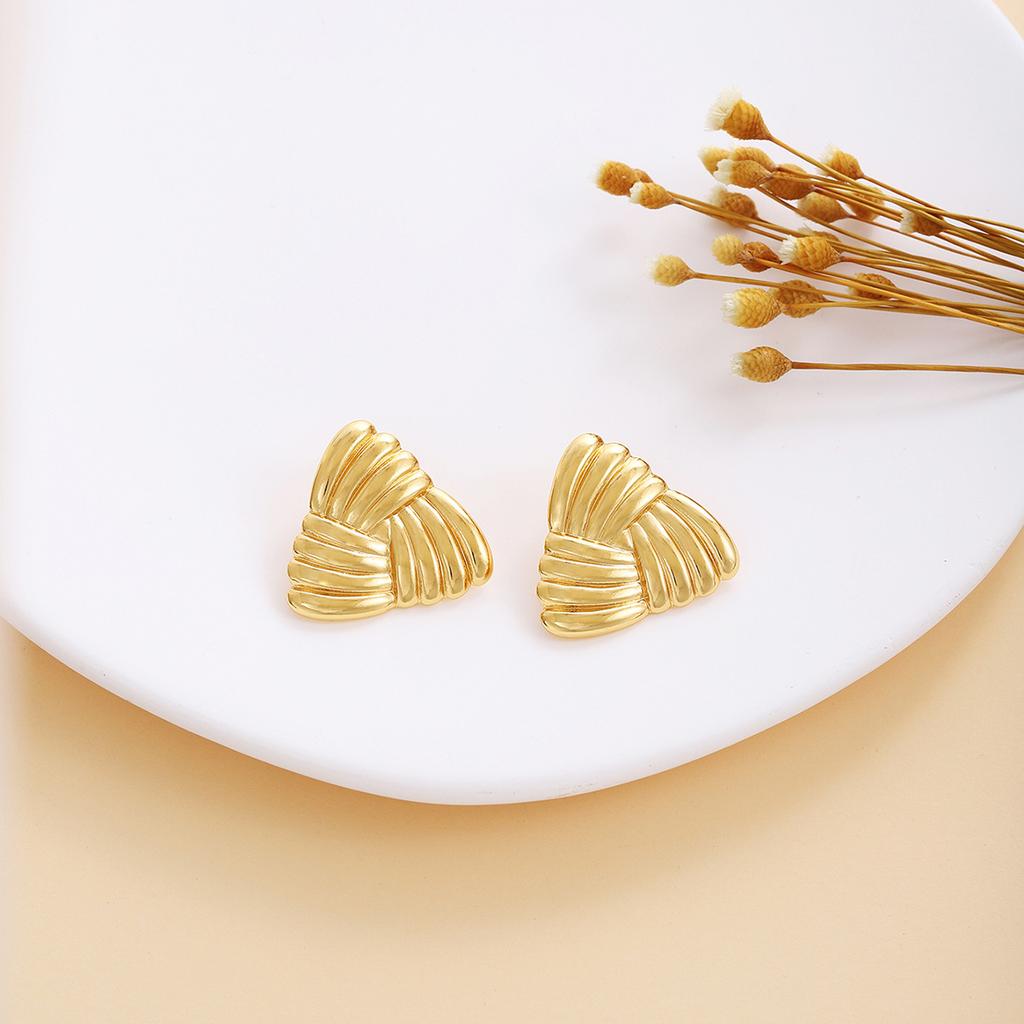 Spiral Maple Leaf Love Hollow Irregular Earrings, Heavy Industry Advanced Sense Metal Style Fashion Temperament Earrings