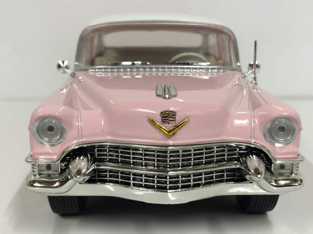 GREENLIGHT Elvis Presley 1955 Cadillac Fleetwood Series #84092 124 (1935-77) - 60"Pink Cadillac"
