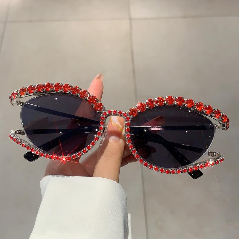 New Cat Eye Sunglasses for Women Stylish Vintage Rhinestones Oval Shades Ins Trendy Luxury Brand Design Lady Eyewear