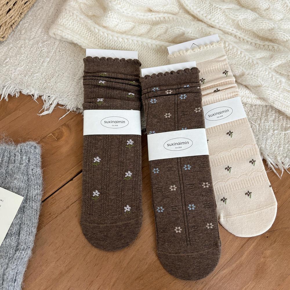 Women's Early Autumn Retro Mid-calf Socks with Lace and Small Floral Pile Socks