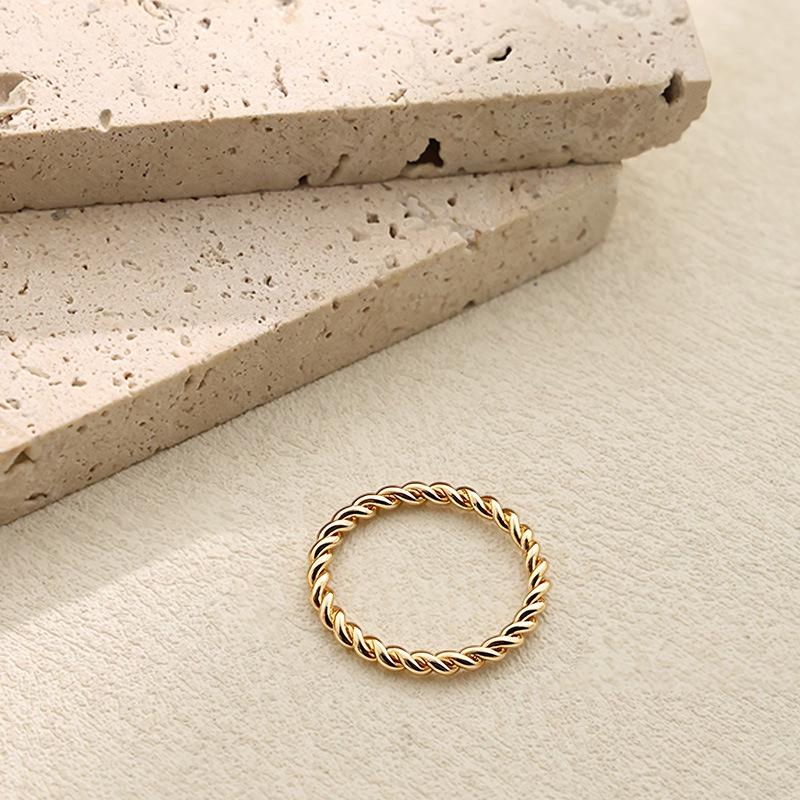 European-American Vintage Alloy Ring in Minimalist Luxury Design