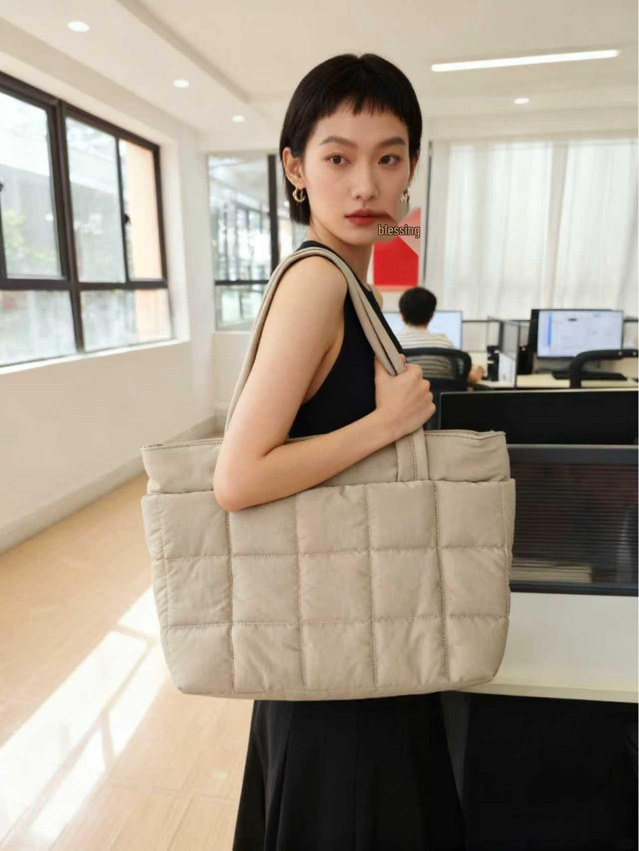 

Lightweight Women s Fluffy Tote Bag - Ideal for Travel, Shopping, Beach & Casual Outings 38x12x28 cm хакі