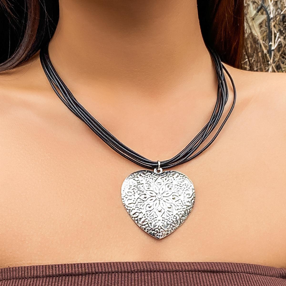 

Layered Black Rope Chains with Big Heart Pendants Necklace for Women Punk Trendy Accessories on Neck 2026 Fashion Jewelry Female