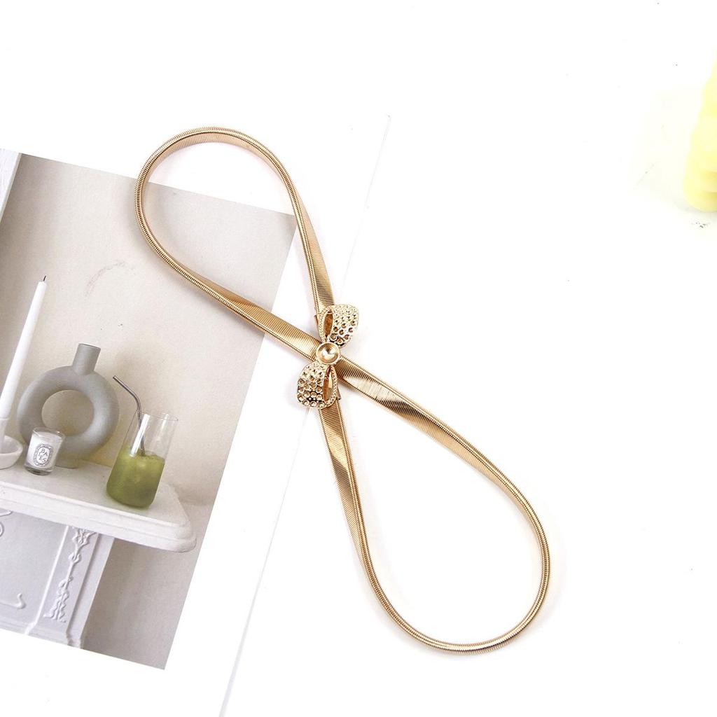 Damski Cienki Metalowy Elastyczny Pasek z Dekoracją Łańcuszka Biodrowego w Kształcie Kwiatu Róży - Idealny do Dopasowania do Spódnic i Sukienek