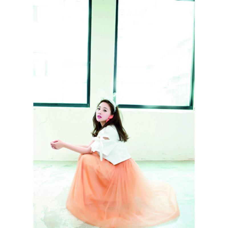 Wu Yingjie Gui Gui Poster: Framed Decorative Wall Art