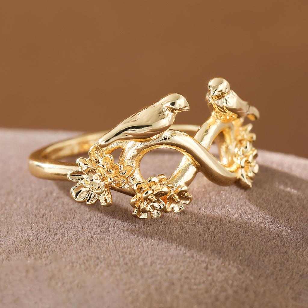 Bague ancienne en cuivre pour femme sculptée de deux oiseaux et de fleurs, design infini, idéale pour les banquets et les fêtes.