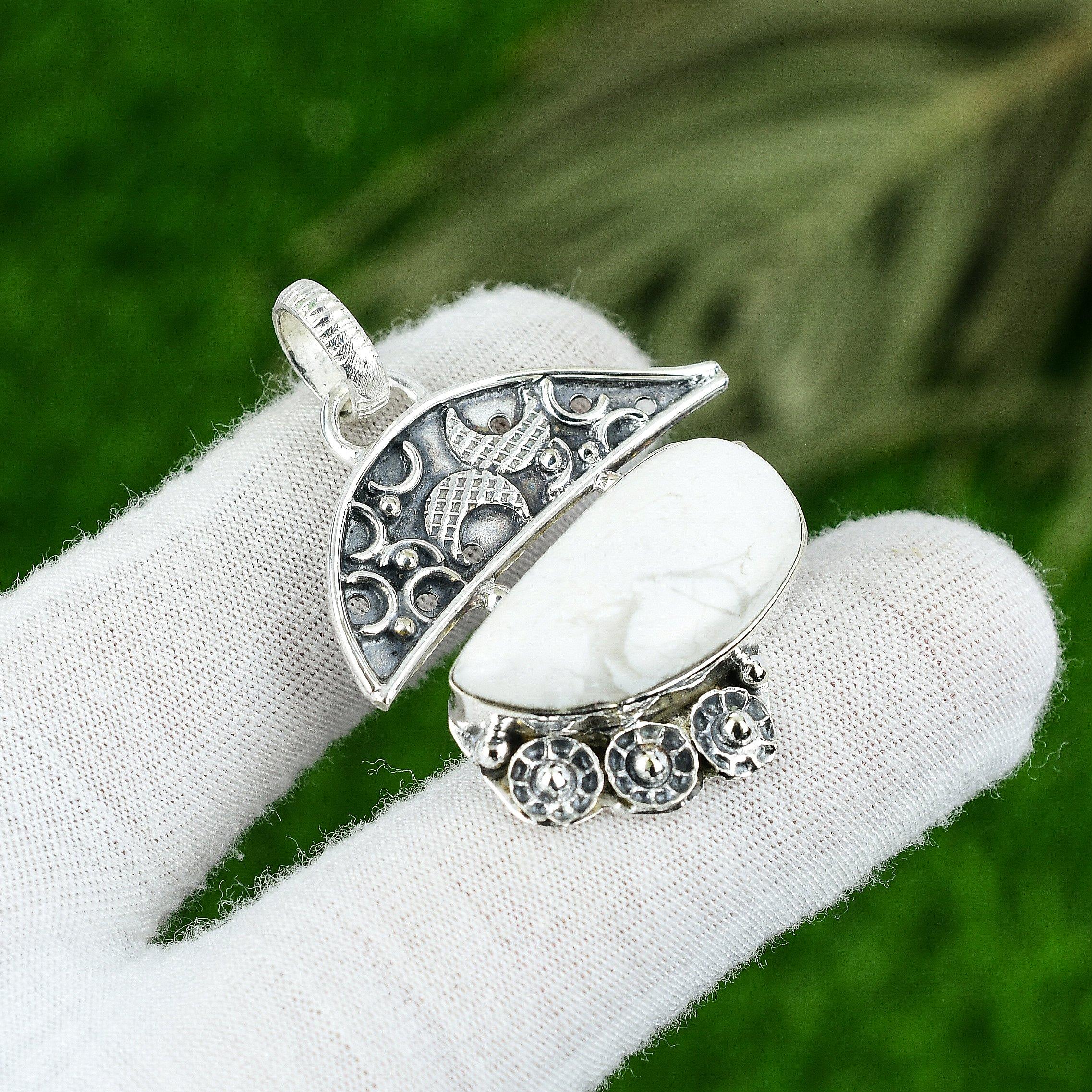 

Natural Howlite Gemstone Pendant White 925 Sterling Silver Indian Jewelry