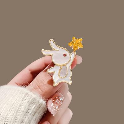 Creative Star-Picking Bunny Brooch, High-End Femininity Imitation Fritillary Brooch, Niche Design Pin, Clothes Accessories