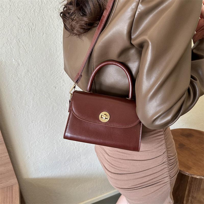 Fashionable Handbags for Women's New Autumn and Winter Casual Fashionable Trendy Small Square Bag Commuter Slant Shoulder Bag