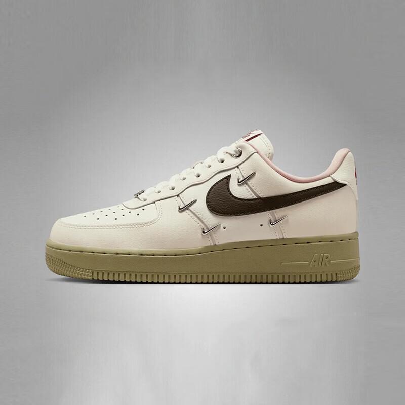 

Nike Women s Air Force 1 07 LX Casual Shoes 38