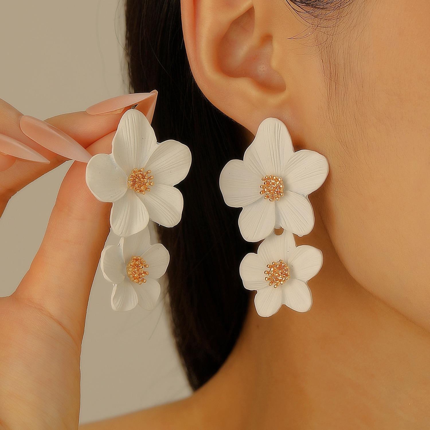 Gold Tone White Flower Jewelry Set, Herringbone Chain Necklace & Double Flower Drop Earrings for Women