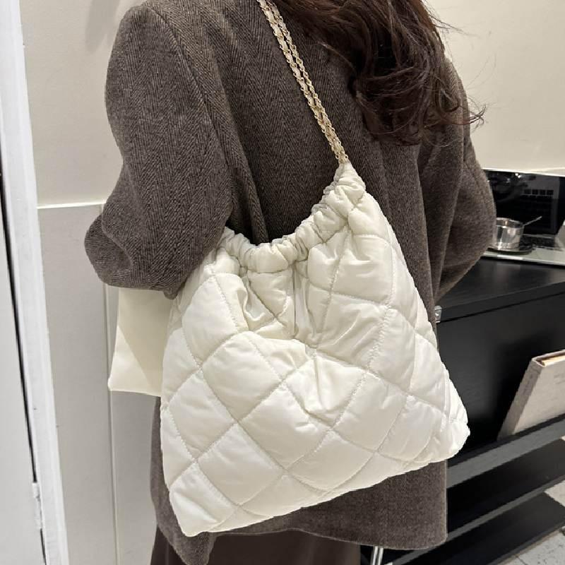 Large Capacity Diamond Grid Commuter Single Shoulder Bag For Women Simple Chain Crossbody Bucket Bag New Autumn And Winter Collection)