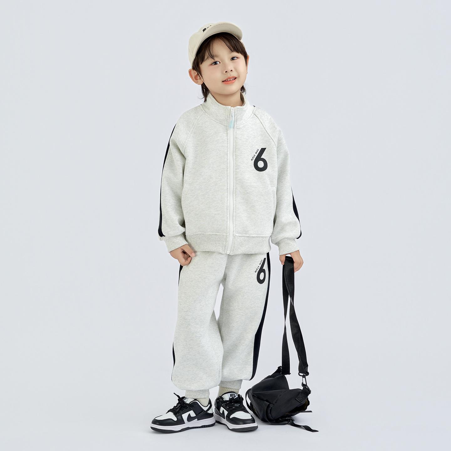 

Модная спортивная одежда для мальчиков Осень 2025: Модный комплект толстовки-куртки и универсальных повседневных брюк 110