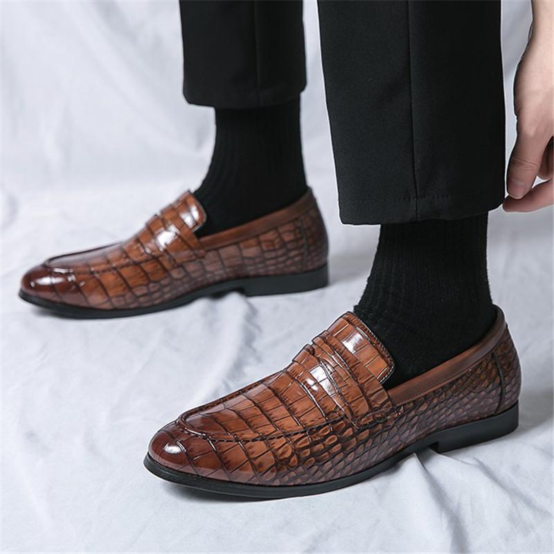 Britain Retro Men's Pointed Alligator Pattern Flats Business Leather Shoes Male Casual Loafers Formal Dress Footwear