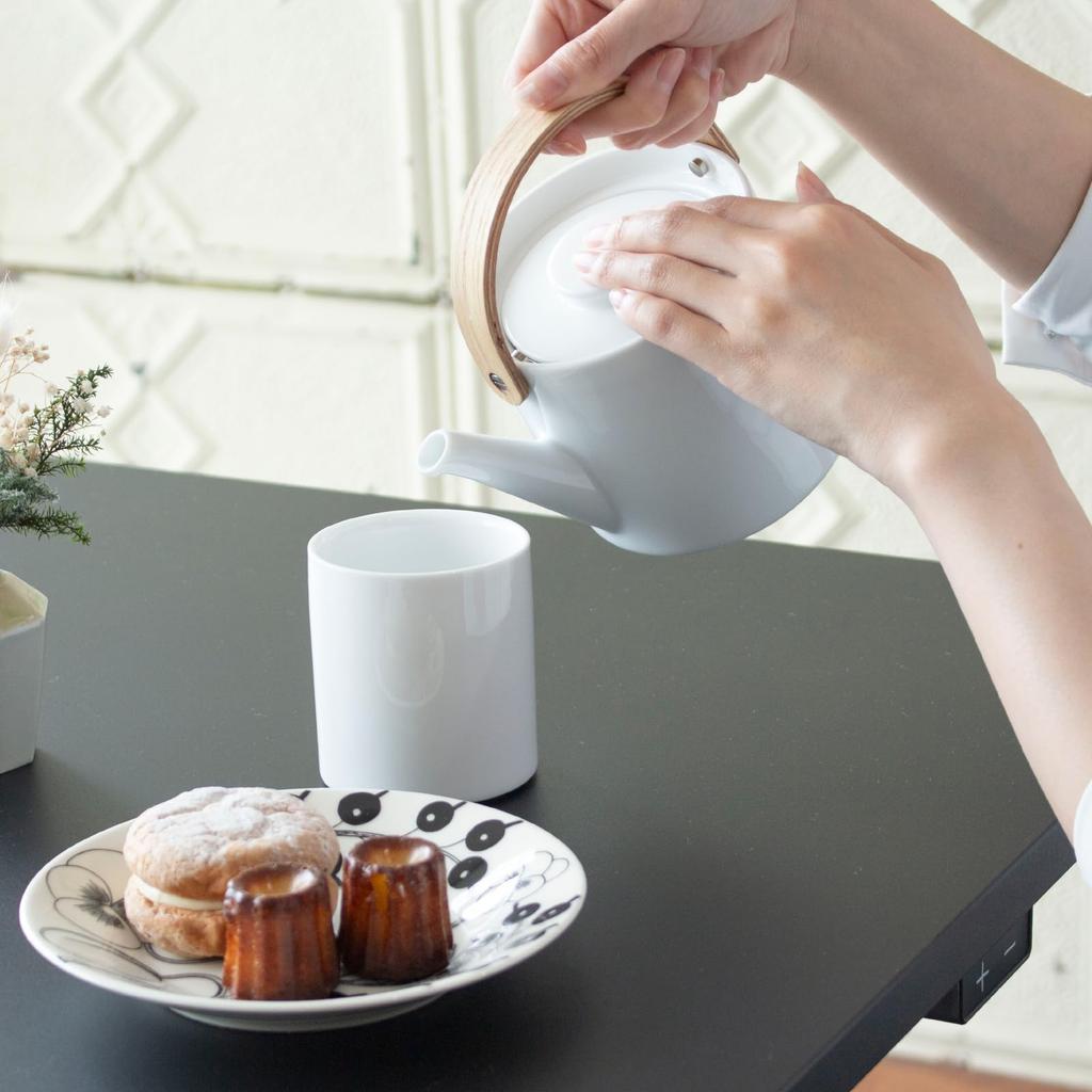 Smith & Shoe Arrosoir Teapot, 500ml, White Black Tea with Strainer, White Porcelain Teapot, Ceramic, Designed by SEBASTIAN CONRAN, LONDON