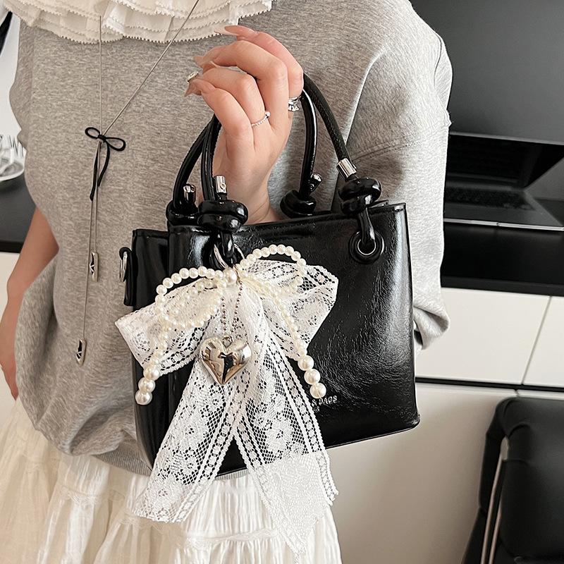 This year's new product is fashionable, simple, personalized and versatile, portable bucket bag, women's daily commuting and leisure, high-end messeng