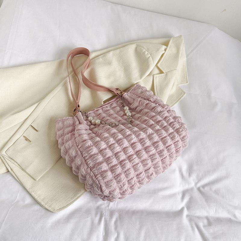 

Сумка большой вместимости женская 2025 лето новая корейская сумка-шоппер через плечо для通勤 популярная нишевая сумка-тоут с пузырчатой плиссировкой No pendant розовый