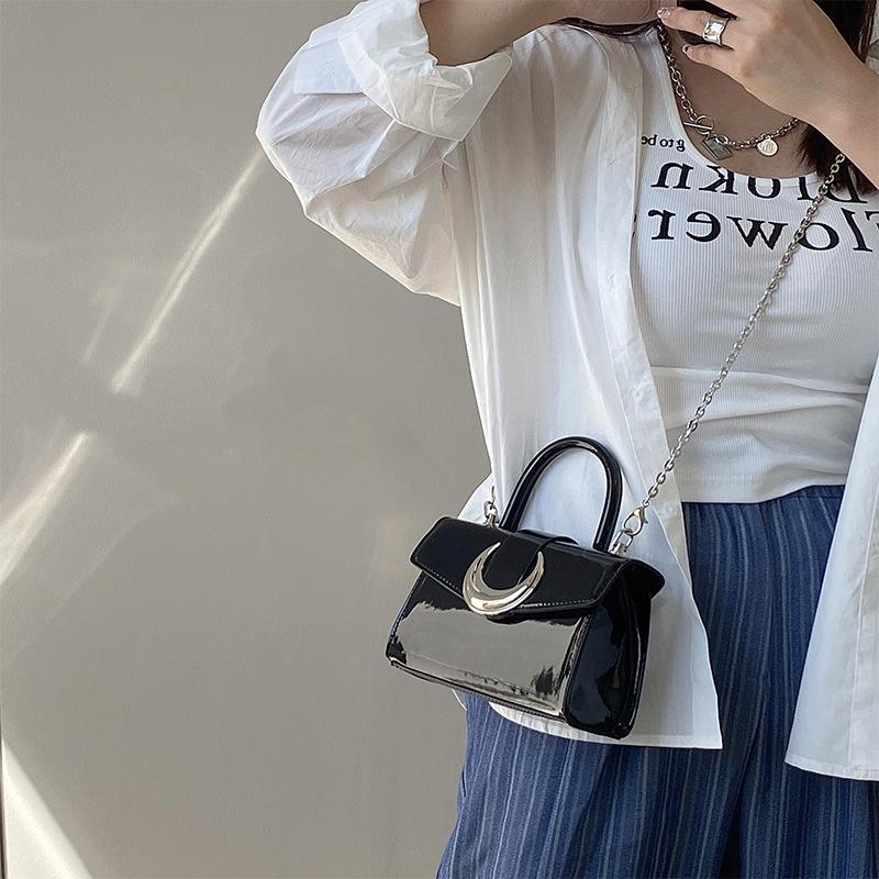 Modne damskie torby na ramię Zaawansowana torba Moon Lock Niche Design Koreańska srebrna torba na łańcuszku Mała kwadratowa torba Torebka na ramię