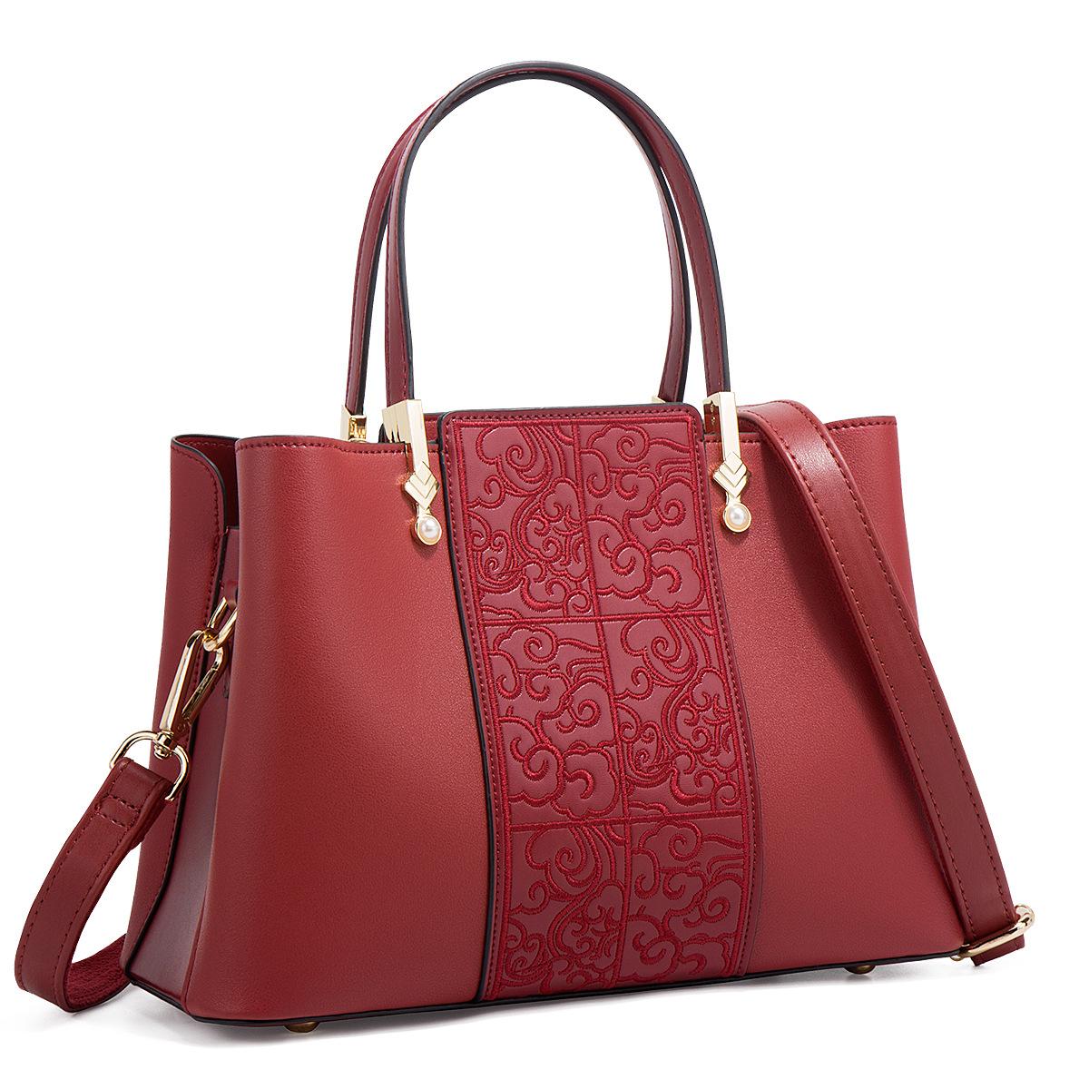 

New Chinese-style embroidered handbag 2024 new model, elegant mother s bag, cheongsam handbag for middle-aged women, gift червоний