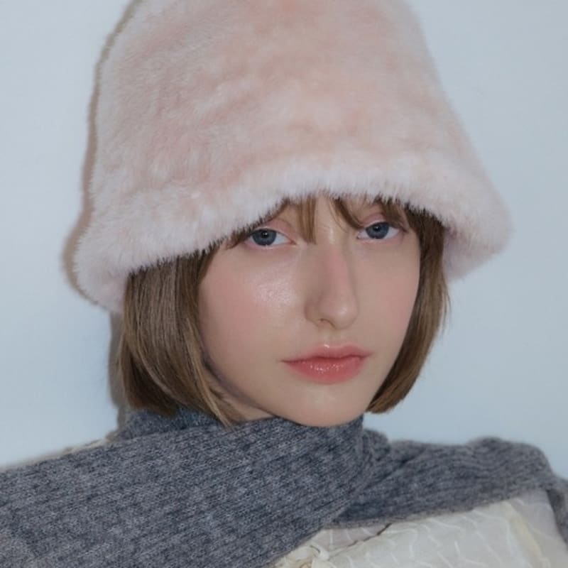 

poesiedame FUR MEATEL HAT IN PINK POWDER PINK POWDER