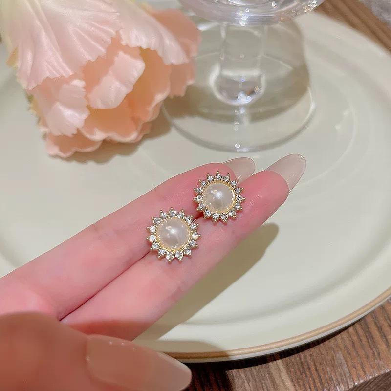 Elegant French Baroque Pearl Stud Earrings - Light Luxury, Versatile, Fashionable, Trendy Women's Ear Jewelry