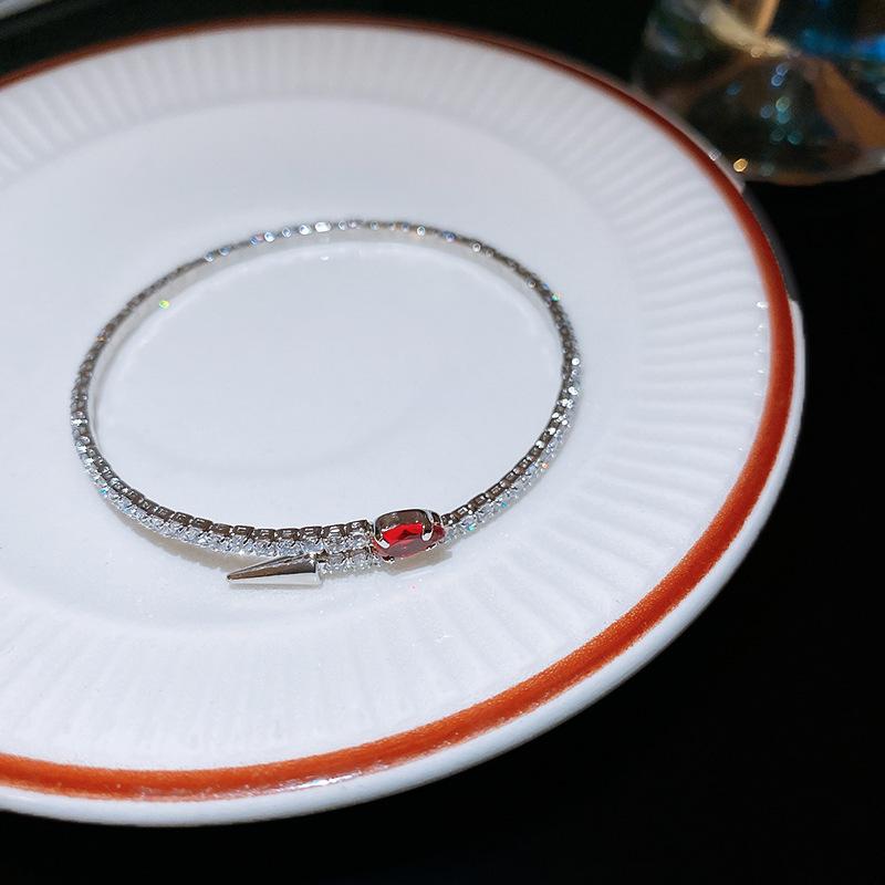 

Модный браслет для женщин Дамы