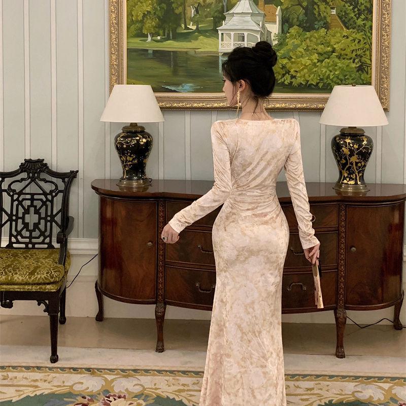 Samt Crossover Kleid mit französischem Print - Herbst/Winter Kollektion