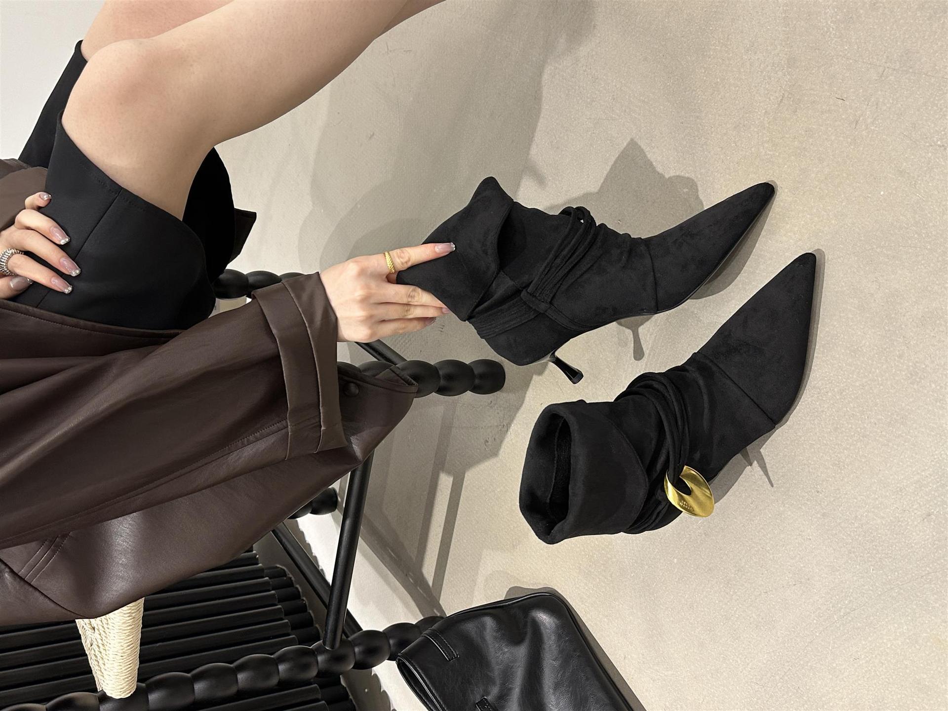 

2025 new pointed toe matte short boots women s height increase pleated two wear niche retro cat and western cowboy stacking boots 35