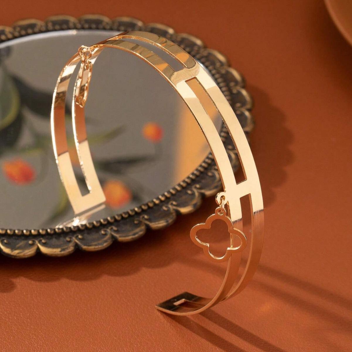 

Double-Layer Hollow Flower Pendant Armlet Bracelet золотой