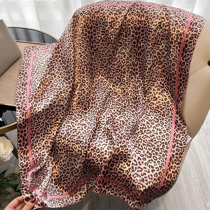 Neuer 90*90 Foulard Leoparden Seidenschal für Damen Seidenschal Designer Luxus Taschentuch für Kopf Halstuch Handtaschenschal SJ05