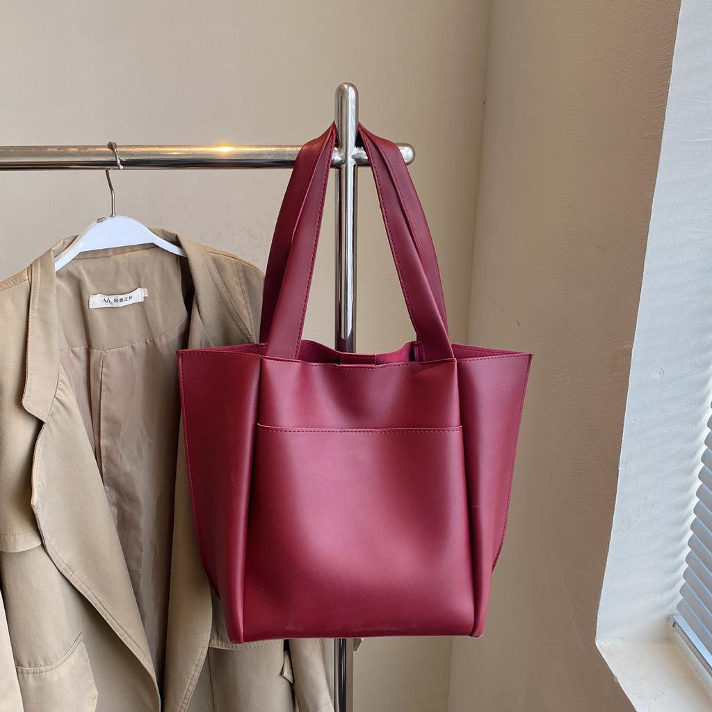 Spring New Tote Bag Fashionable Large-capacity Bucket Bag Simple Women's Commuting Armpit Shoulder Handbag