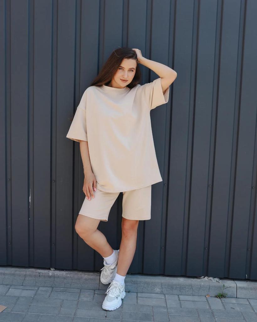 Stylish Women’s Set – Oversized Tee with Drop Shoulders & Bermuda Shorts, Summer, 8400-057 HC