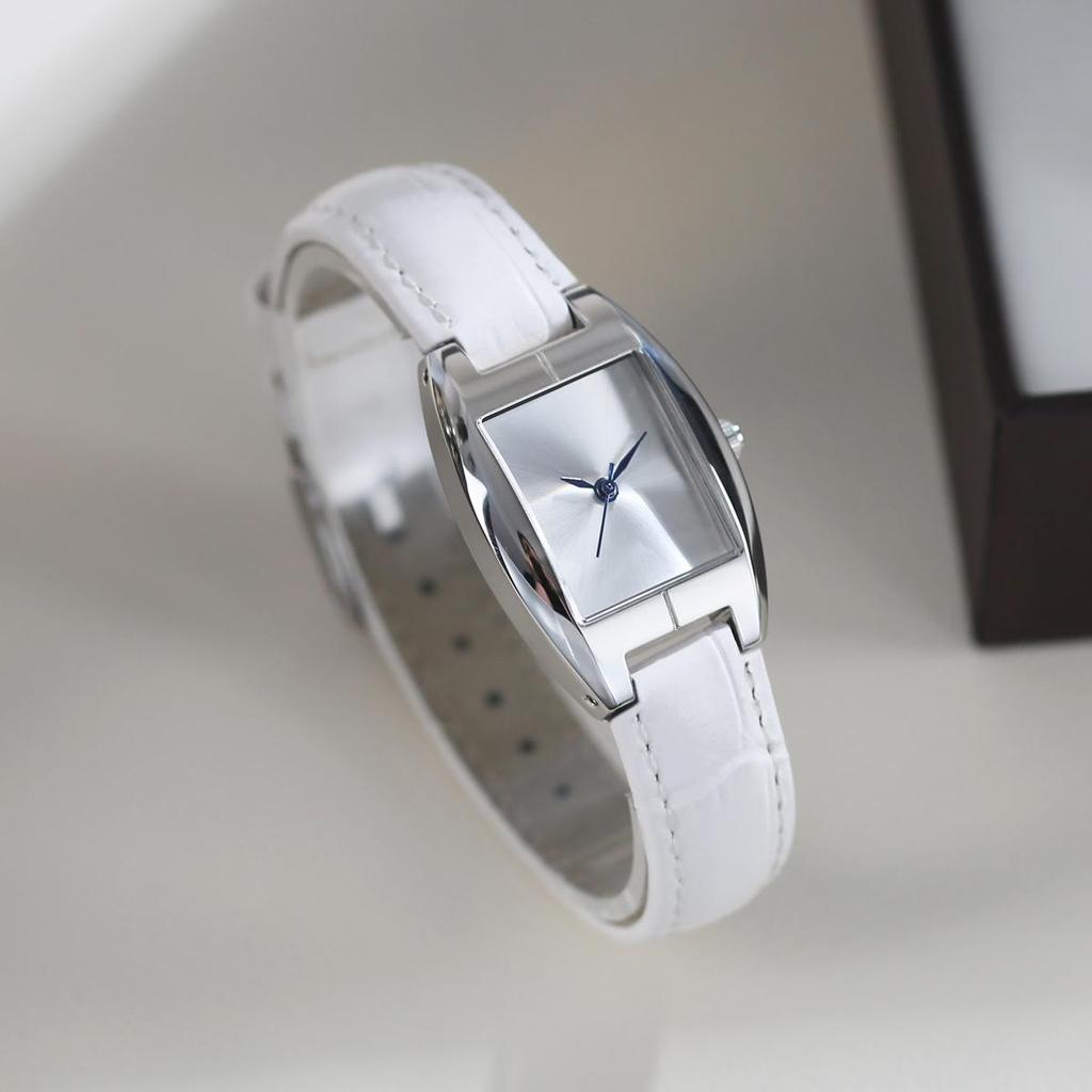 Popular Youth Ladies Barrel-Shaped Quartz Watch: Fashionable, Business-Ready, Waterproof with Leather Strap