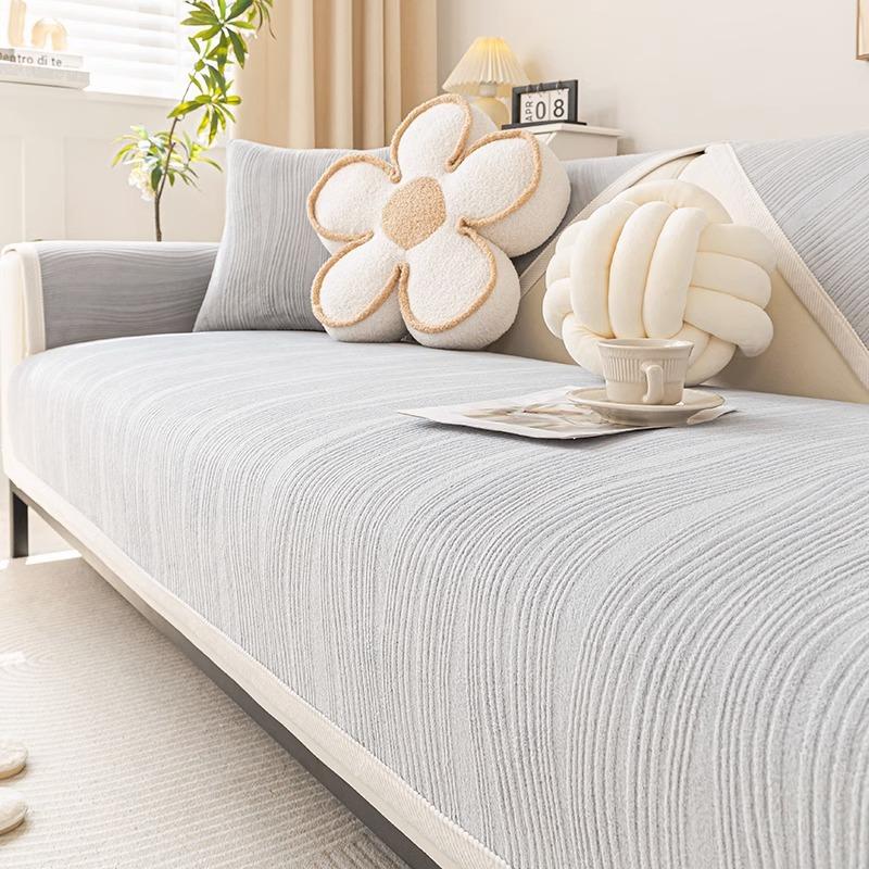 

Milk Fiber Sofa Cushion Winter Antislip Cream Wind Anti-Scratching Leather Sofa Cover Soft Comfortable 70*70cm