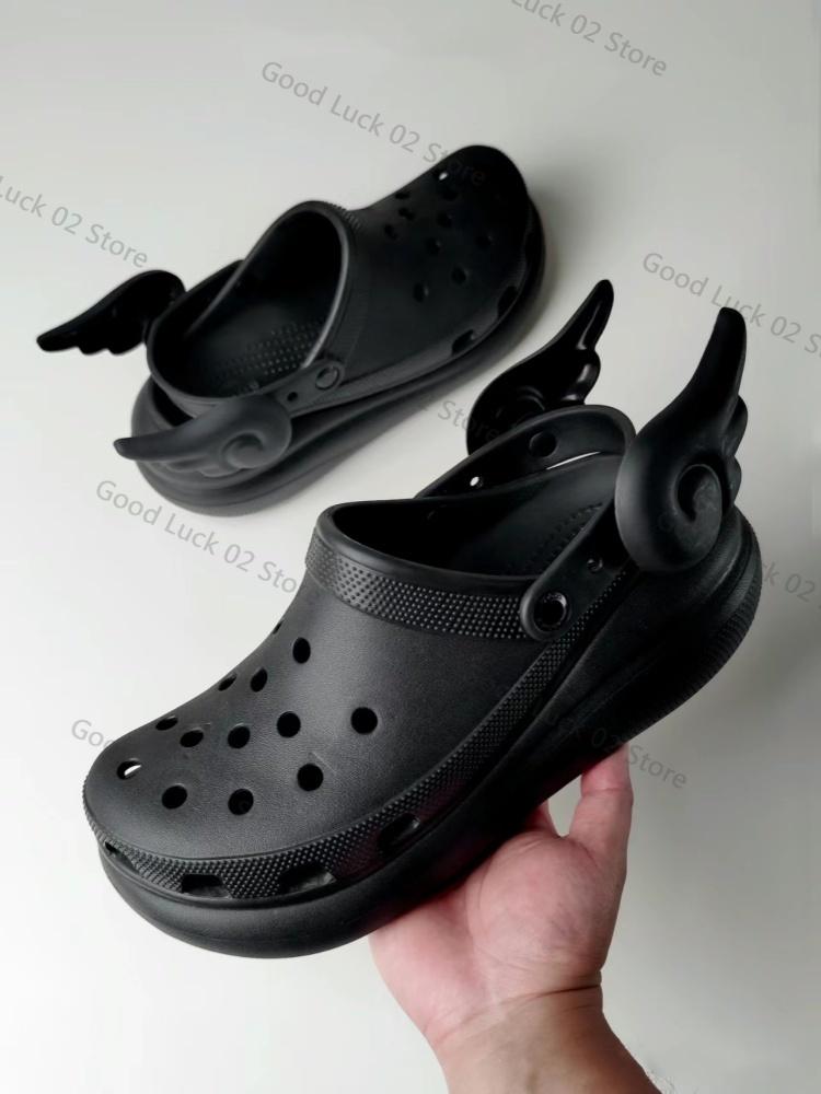 Fashion 2025 Angel Wing Decorative Hole oe Bule Cloud oe Face Accory Bla White Detachable oe Flower DIY Clogs Footwear