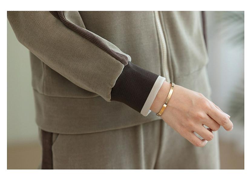 Spring Autumn 2025 Fashionable Two-Piece Sports Suit for Middle-Aged Women