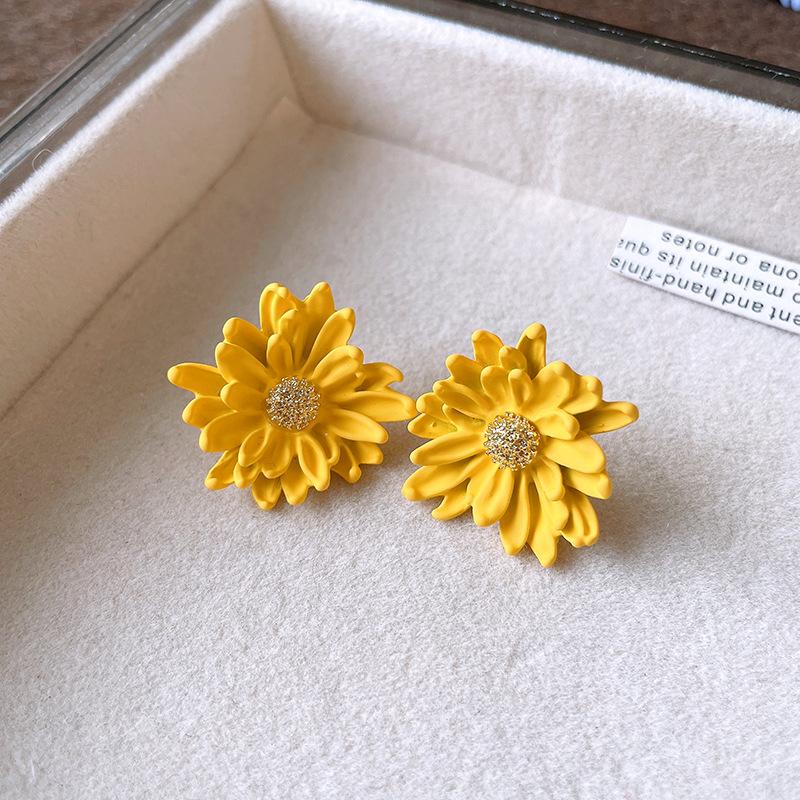 Silver needle flower stamen stud earrings sweet small fresh Mori earrings fashionable exquisite niche girl heart earrings