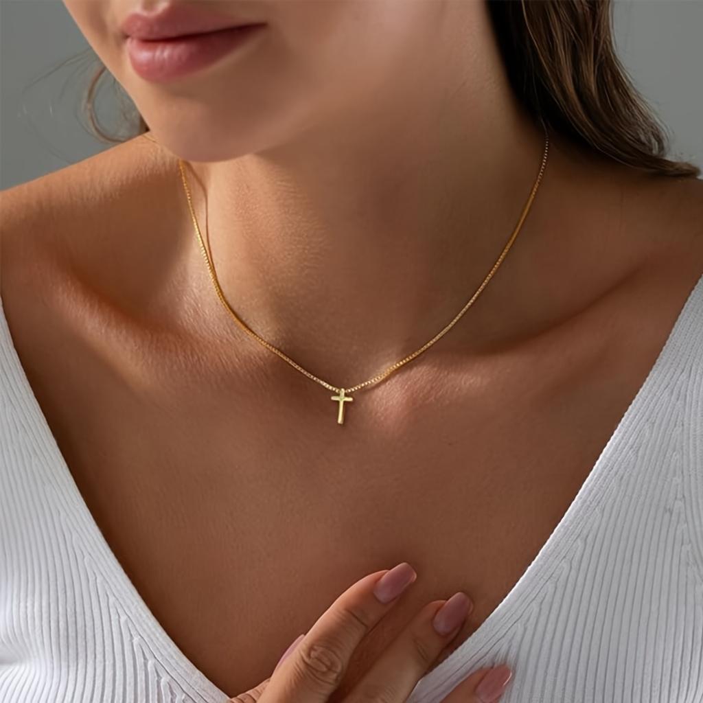 Elegante Colar Cruz de Aço Inoxidável para Mulheres Pingente Moderno Joia Adequada para Uso Casual e de Festa