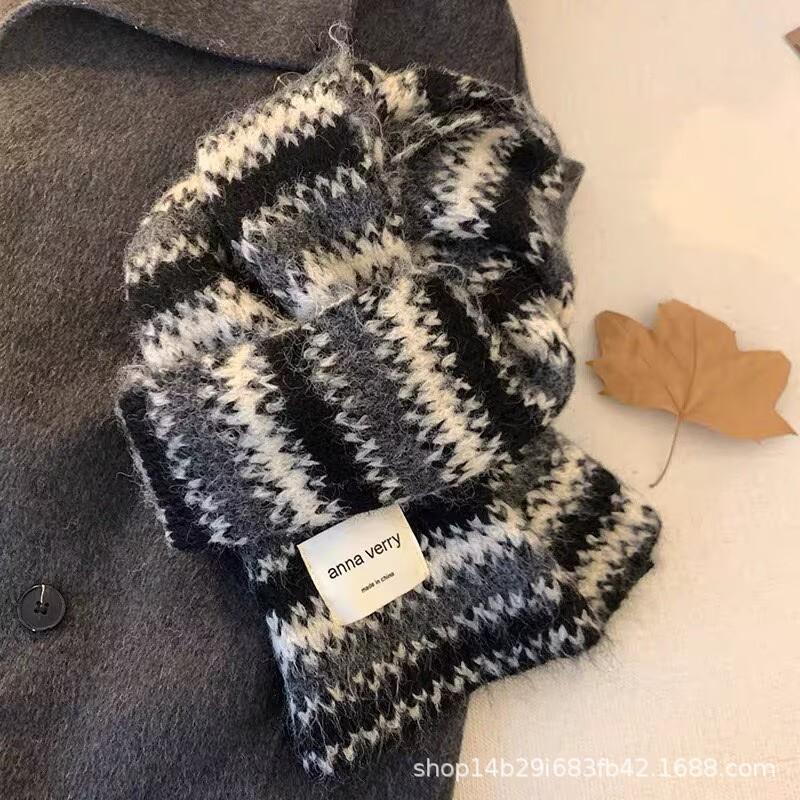 Knitted scarf with Korean autumn and winter atmosphere, women's velvet soft waxy stripes, cold-proof and warm, couple scarf men