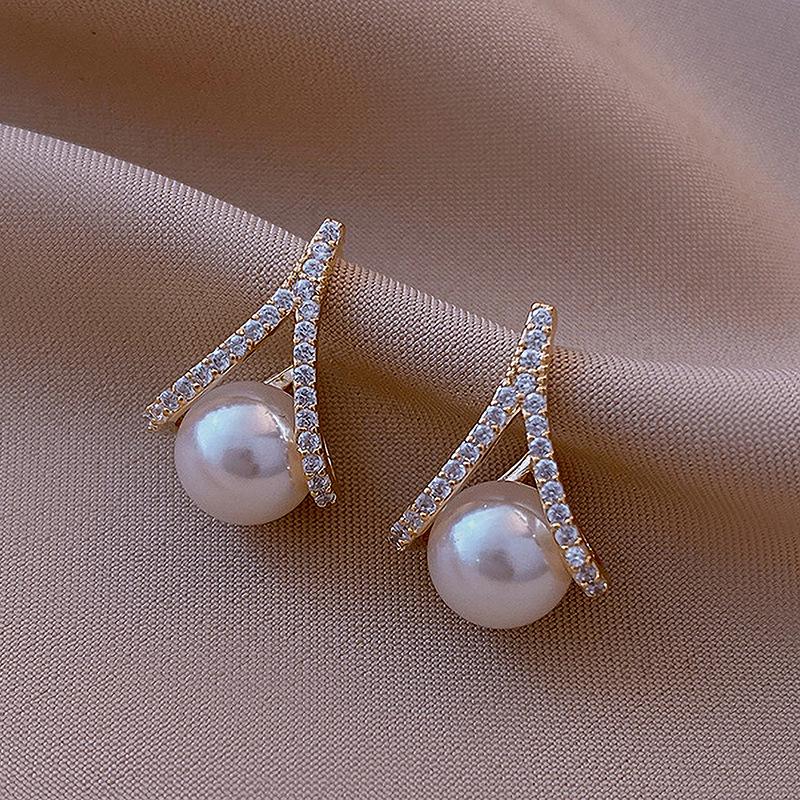 Korean Luxury Mermaid Pearl Earrings: Elegant, High-End, and Versatile Statement Ear Buckles