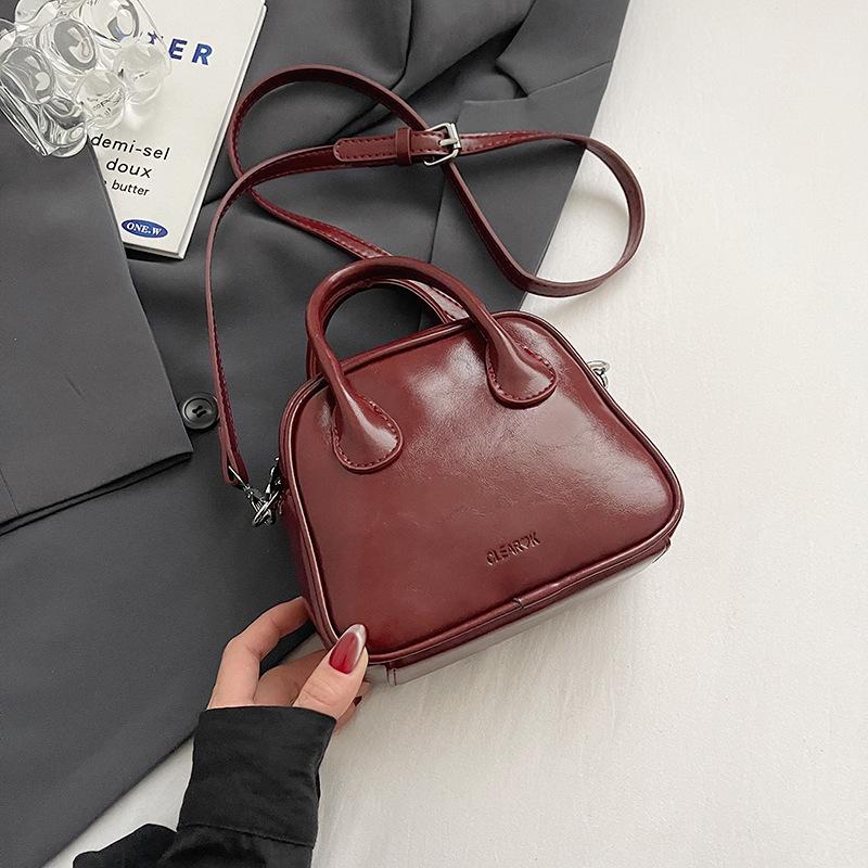 Small bag women's autumn and winter retro new versatile fashion shoulder messenger bag work small bag