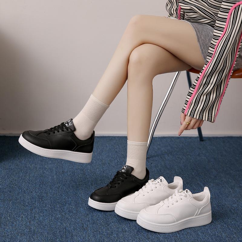 Korean version of thick-soled solid-color little white shoes for women's 2025 autumn new round-head casual shoes, student versatile board shoes are in