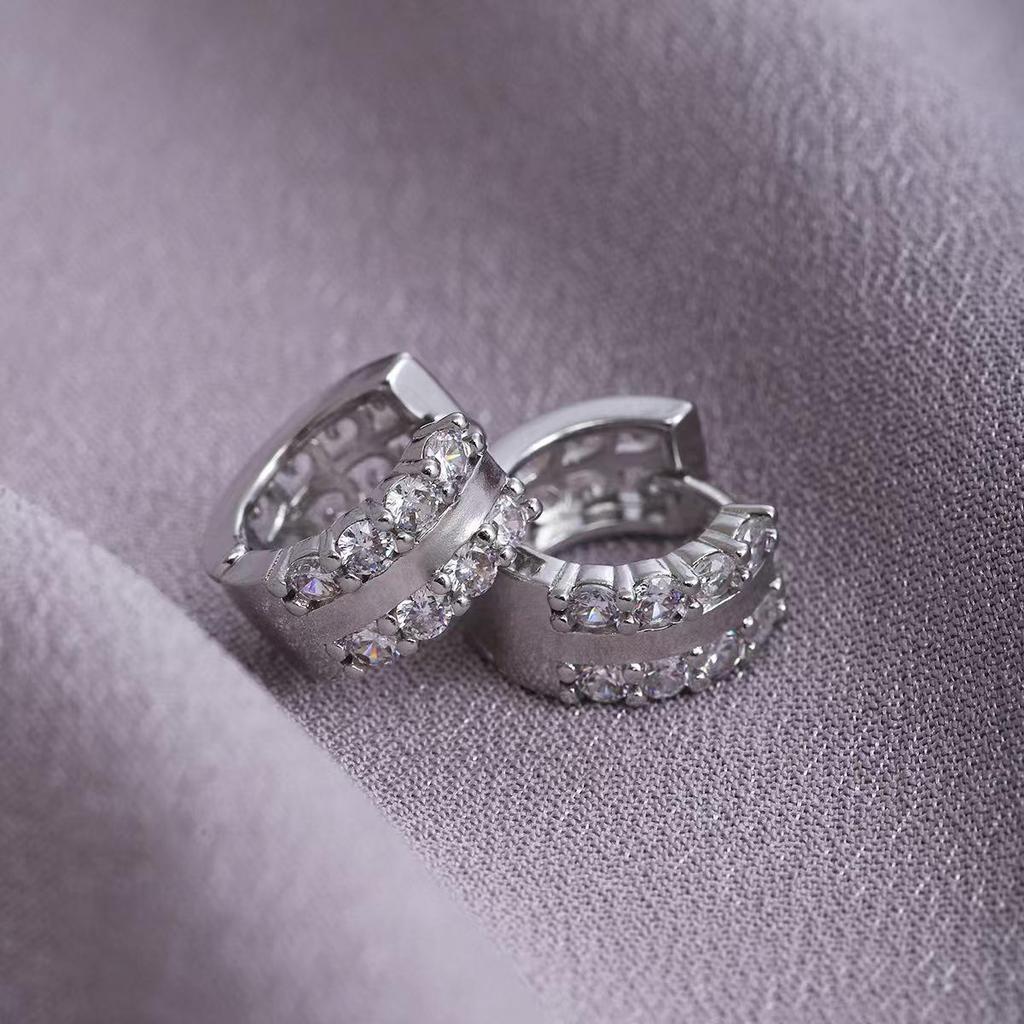Elegant European & American Gold Zirconia Earrings: Niche, Versatile, Simple Luxury Design