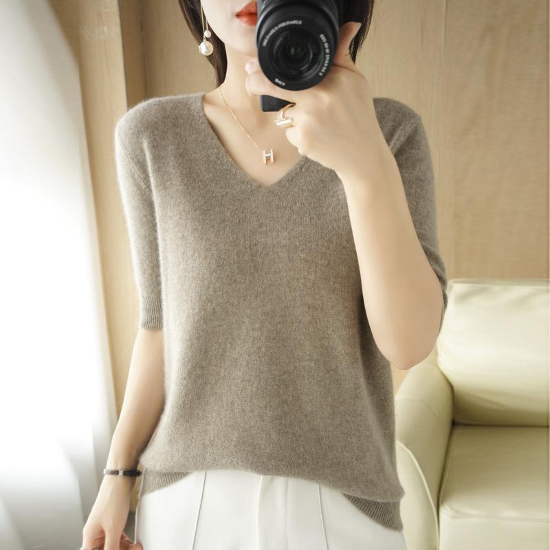 V-Neck Short-Sleeve Knit Top - 2022 Autumn Korean Style, Casual, Loose-Fit for Women