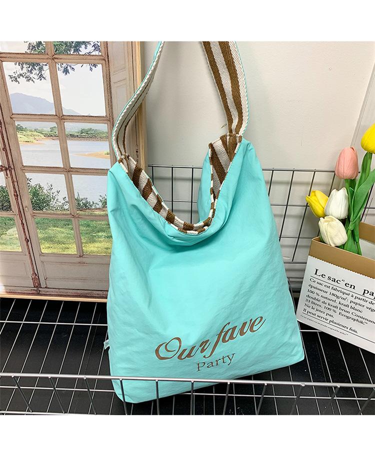 

Fashion striped canvas bag New large-capacity tote bag Simple letter casual commuter shoulder bag зелёный