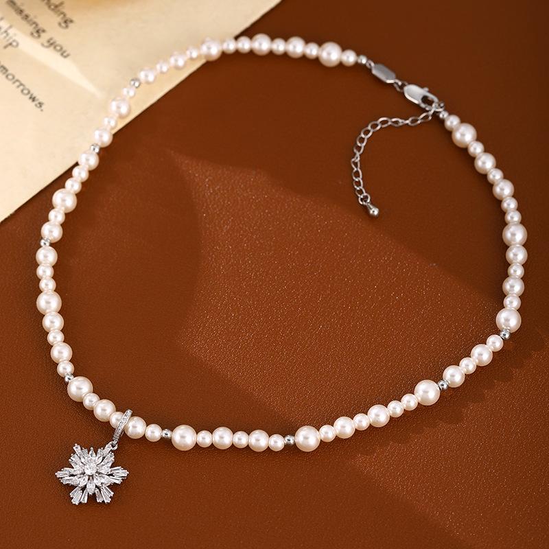 Hochwertige Schneeflocken Zirkon Perlenkette Leichter Luxus Nischendesign Schmuck Damen High-End Gefühl Schlüsselbeinkette Accessoires Halskette
